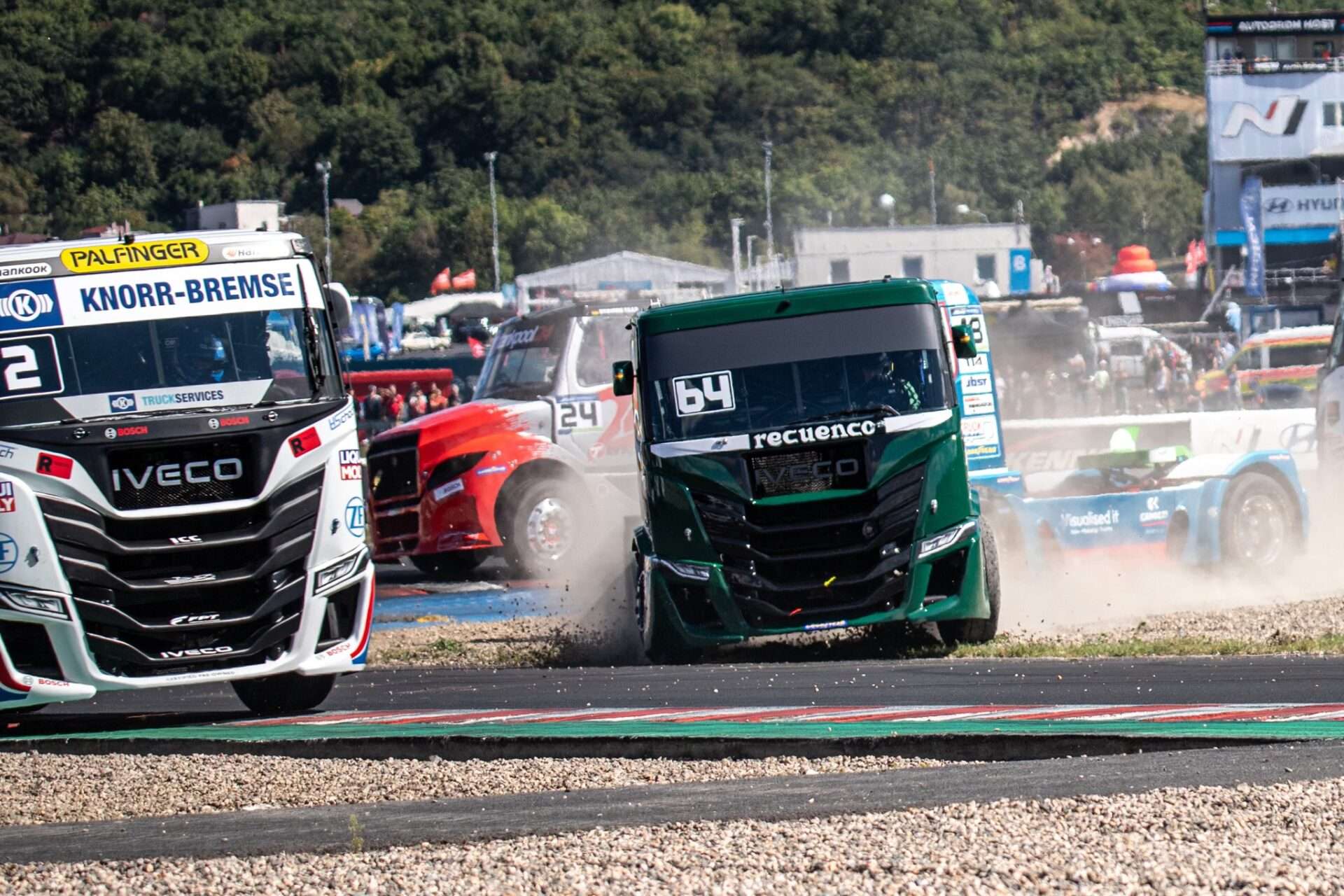 A ještě akční trucky v Mostě 2025. Video.