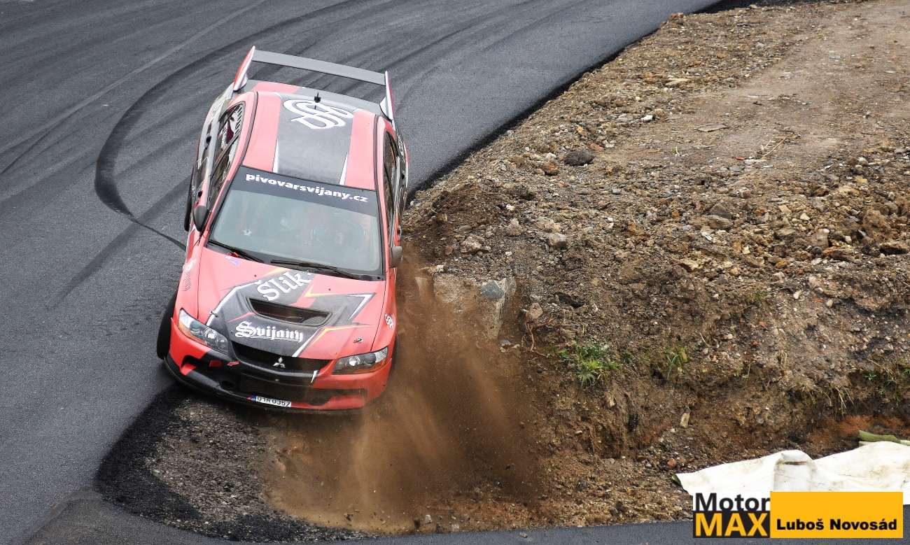 Edda cup 2025 na nové dráze v Milovicích. Akční fotogalerie Luboše Novosáda.