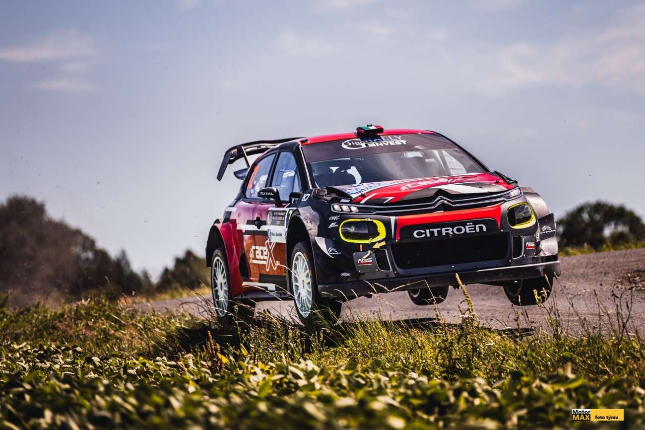 Zažijte brutální zrychlení WRC speciálu na vlastní kůži. Se Semerádem nebo Skálou.