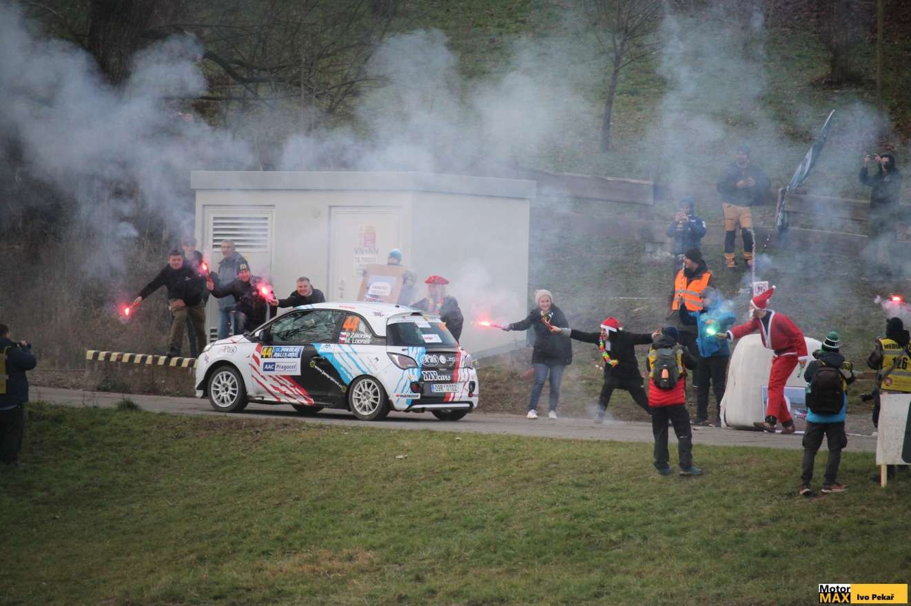 Ve hře byla i láhev pravé valašské slivovice a štangle salámu.