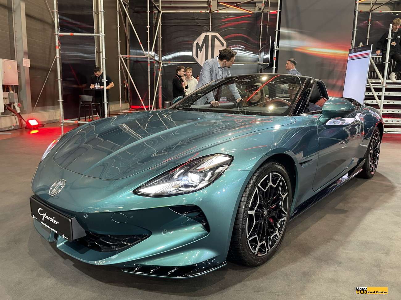 Nepoučitená EU plánuje zakázy klasických aut, ale prodeje elektromobilů citělně upadají !!