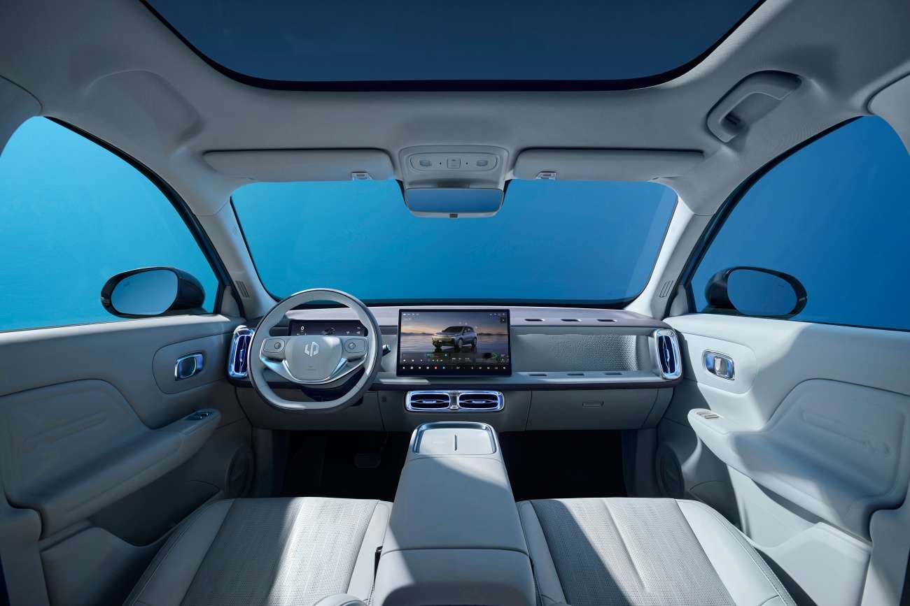 Na autosalonu v polské Poznani se představuje model B05.