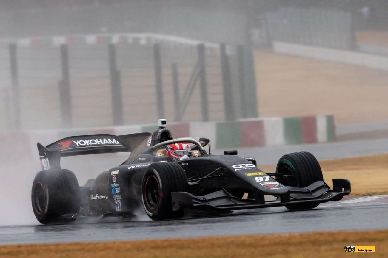 Český jezdec Staněk mění inženýra jede do Super Formule dobývat Japonsko.