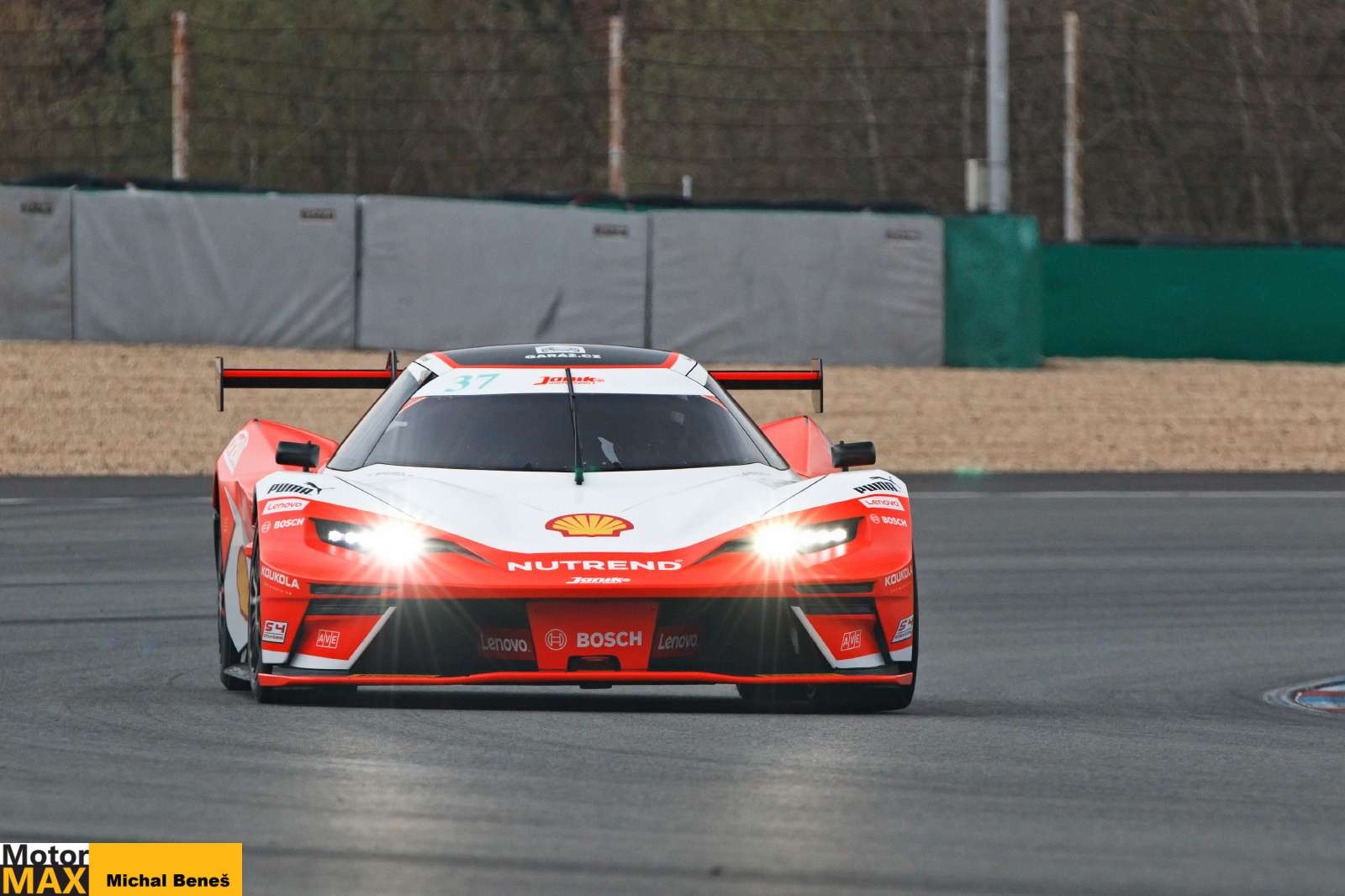 Janíkův svěřenec Jakub Šrámek s KTM X-BOW GTX úspěšný v úvodu sezóny na Masarykově okruhu.