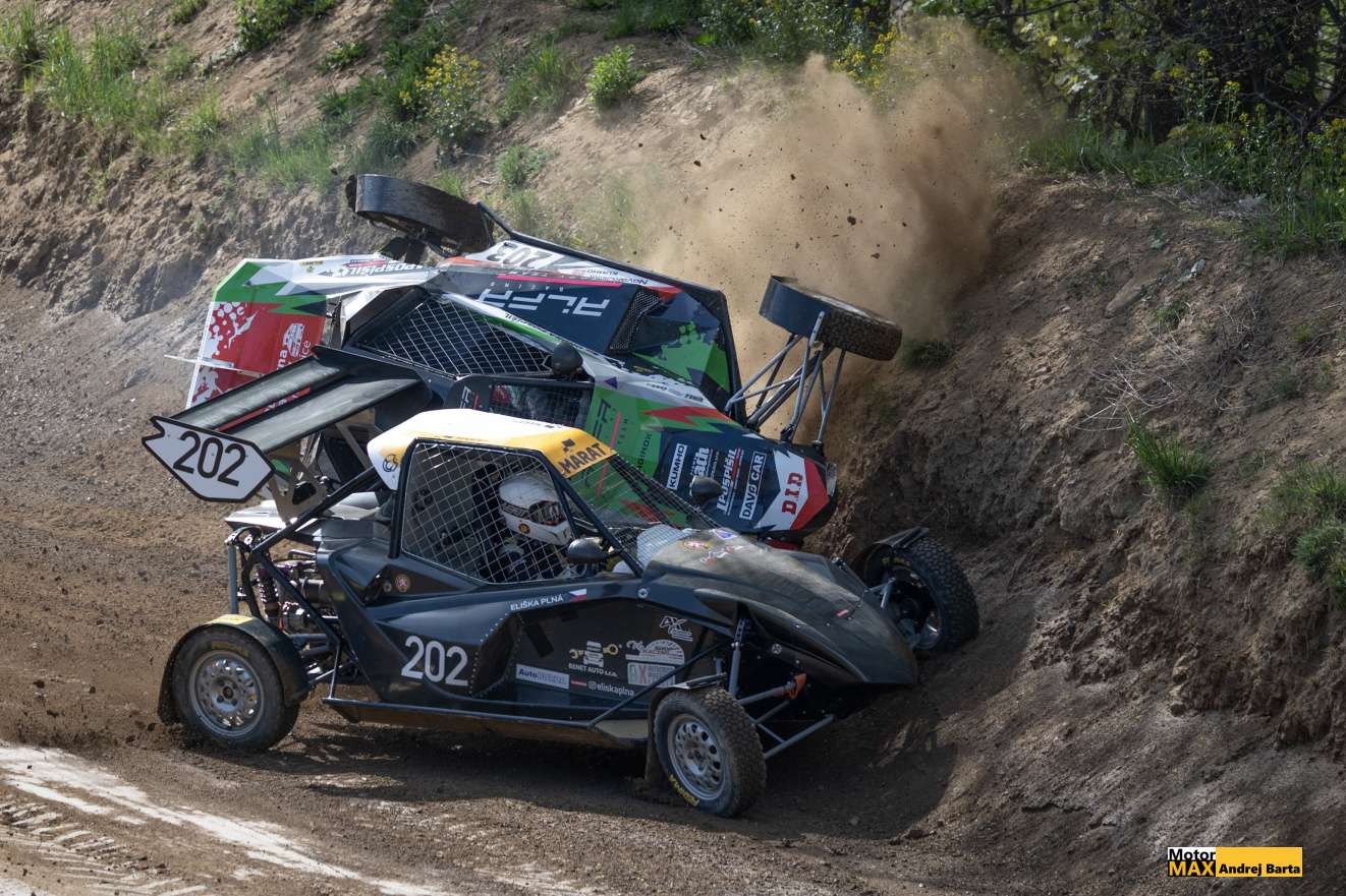 Autokross Humpolec 2026. Fotogalerie Andreje Bárty.
