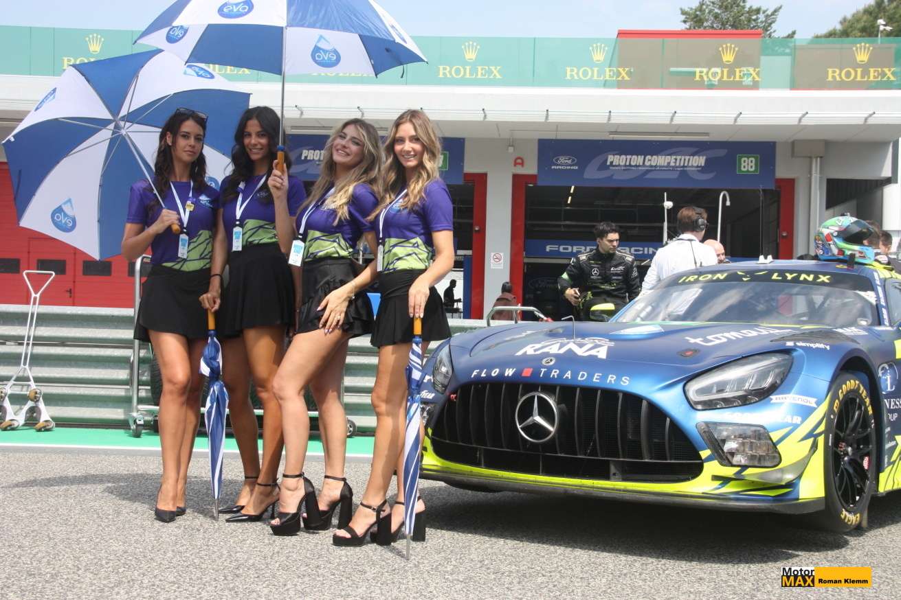 Foto Story Romana Klemma: děvčata a WEC v Imole:  Když už ne v kokpitech, tak …