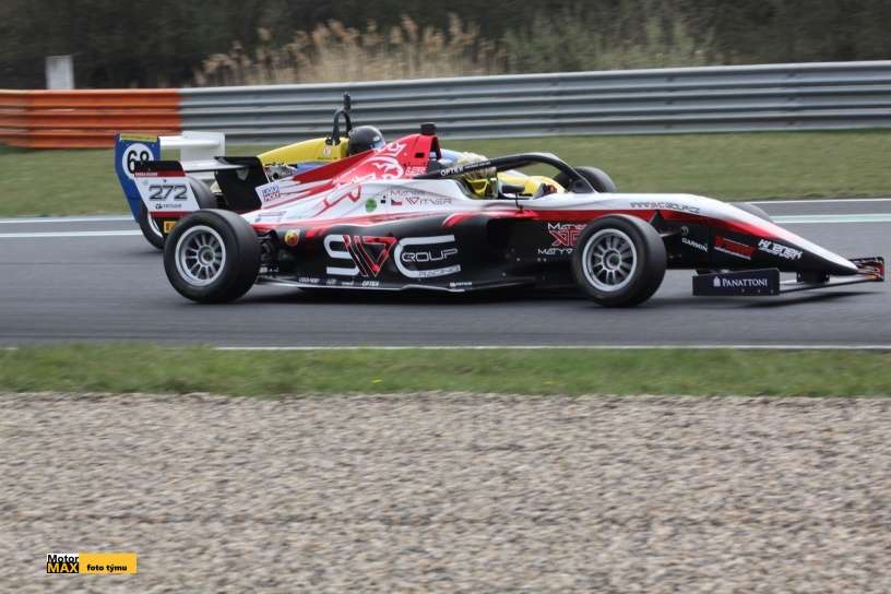 Matyas Vitver se představil poprvé s F4 v Mostě na Carbonii. A úspěšně.