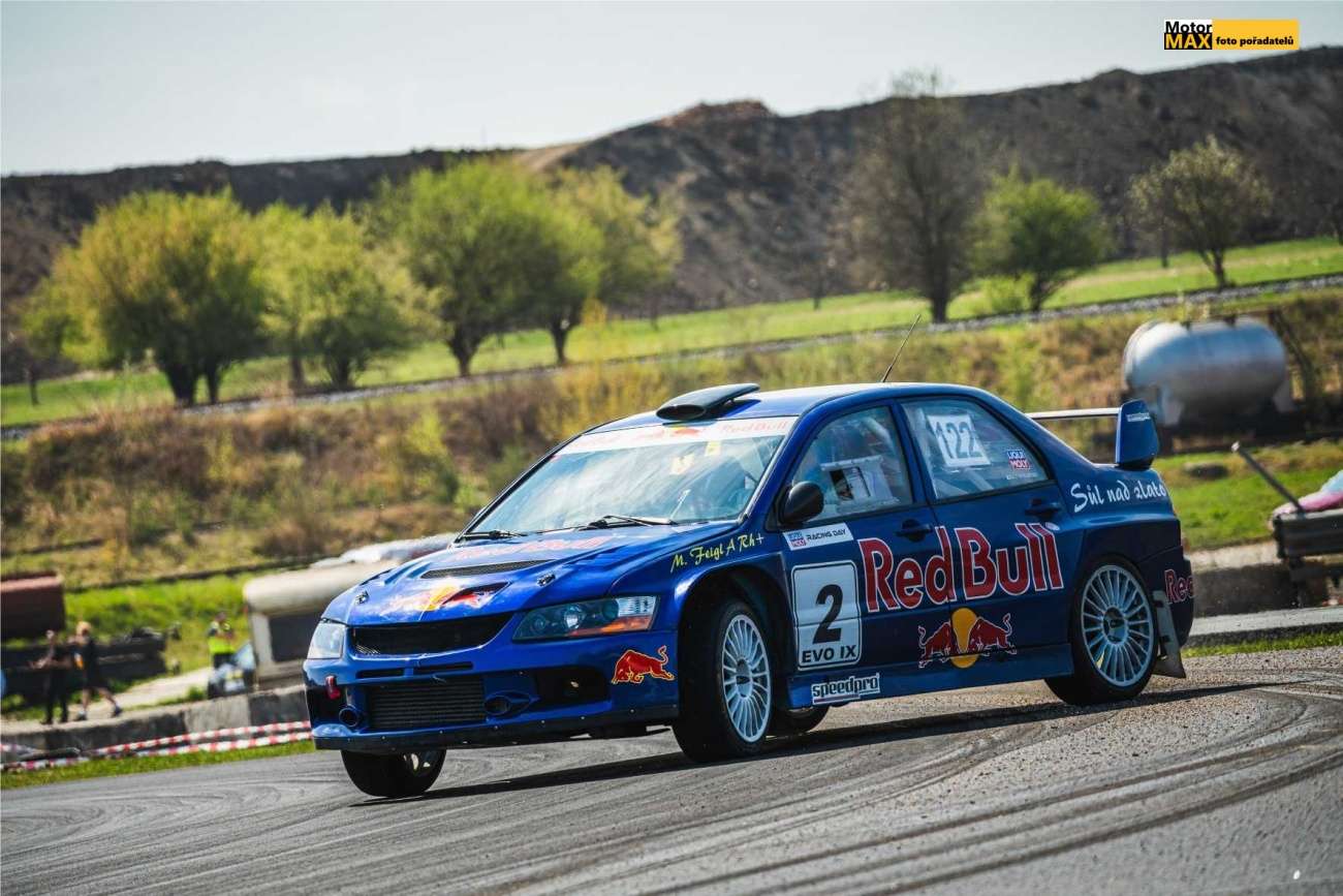 Racing Série se v Milovicích jela na improvizované trati, ale ta se líbila.