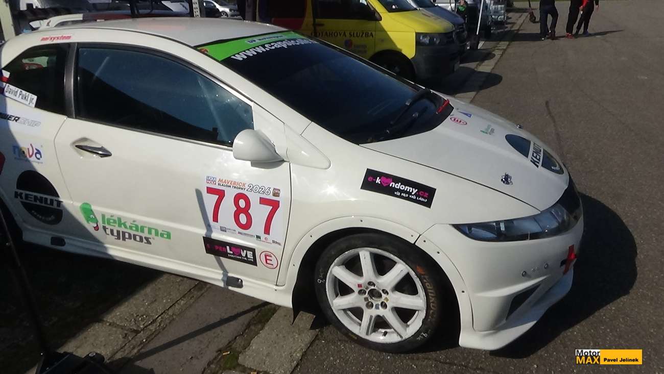 Junior David Pukl se na Masarykově okruhu ve slalomu představil s Hondou. Video.