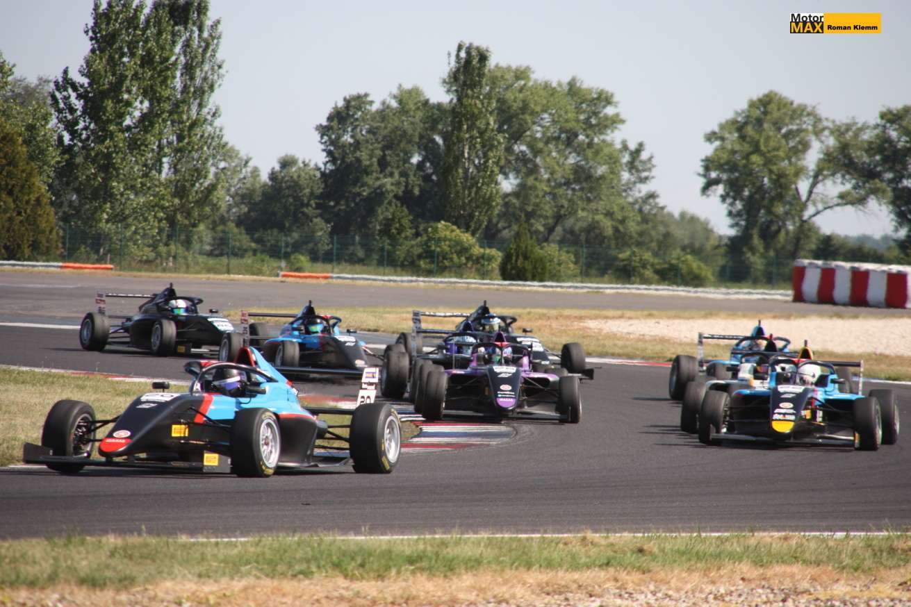 Foto-Story F4-CEZ na Slovakiaringu: Radost měli převážně kluci.