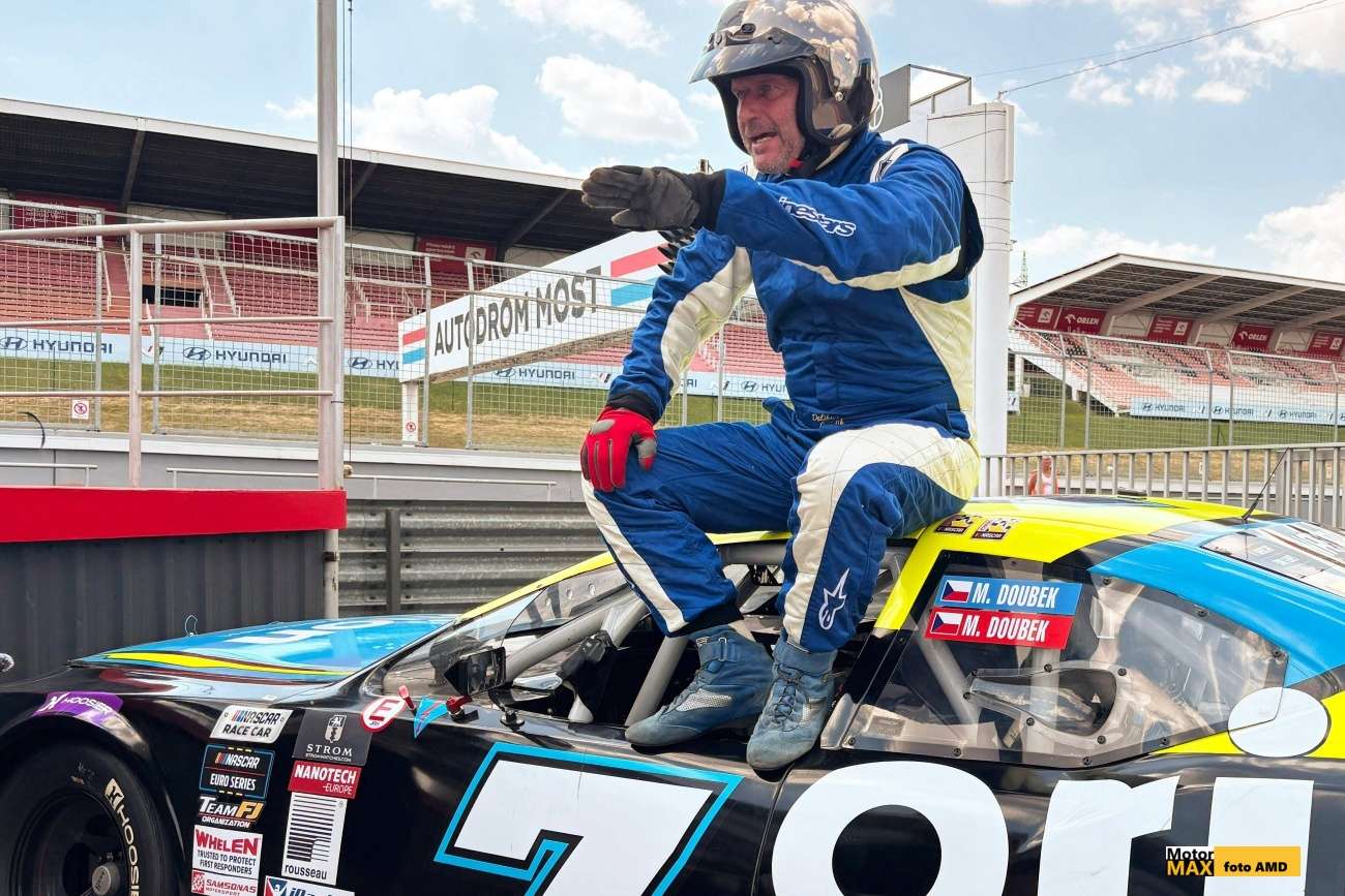 Dalibor Gondík a Tomáš Šebek mají za sebou svezení v Nascaru pod dohledem Martina Doubka.