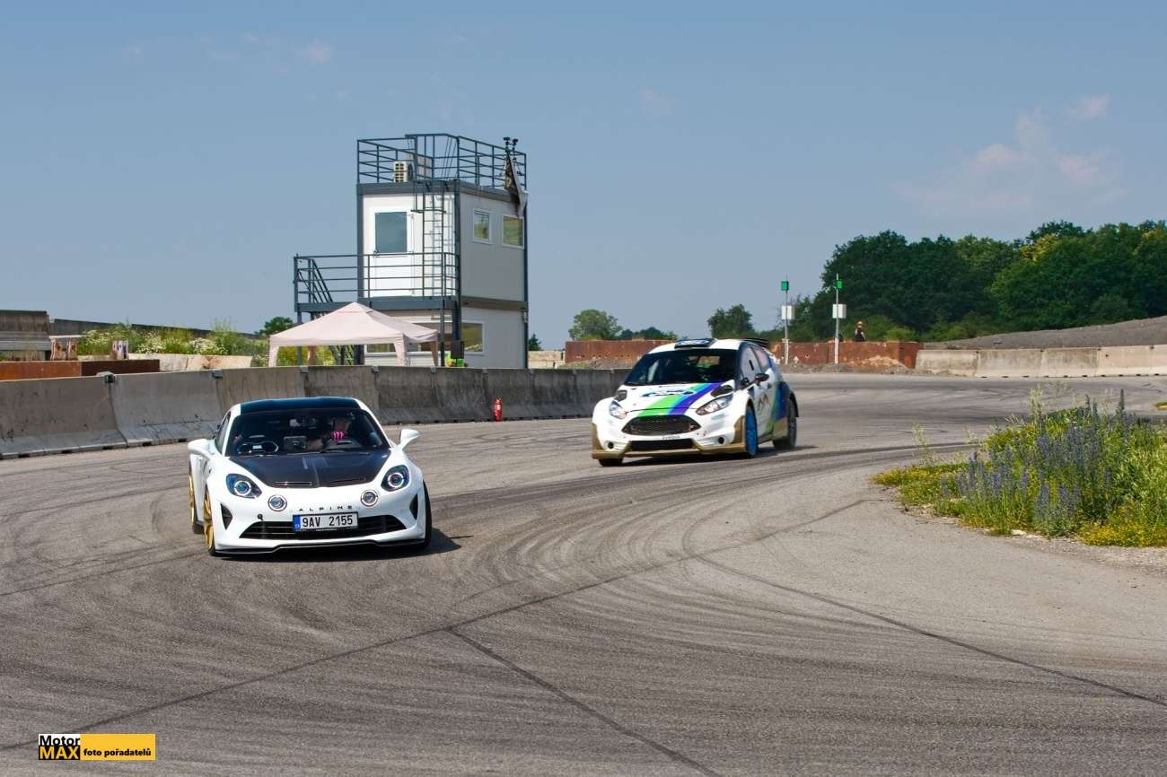 8. závod Racing Série jak na dovolené: Míra Hanzl nenašel přemožitele.