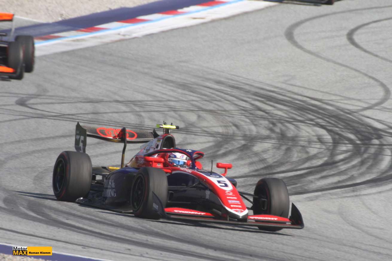 Kvalifikace F3 ve Spa-Francorchamps: Krátká show Freddieho Slatera.