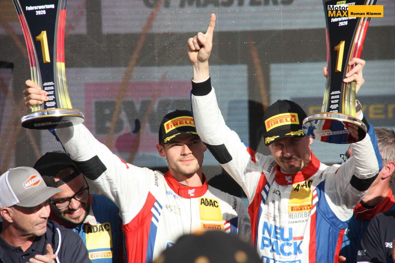 ADAC-GT-Masters 2026 vyhráli v Hockenheimu Švýcar Hirsiger a Němec Zulauf.
